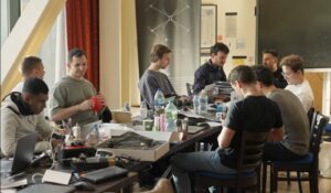 Команди працюють над прототипами та технічними рішеннями під час Defense Tech Hackathon